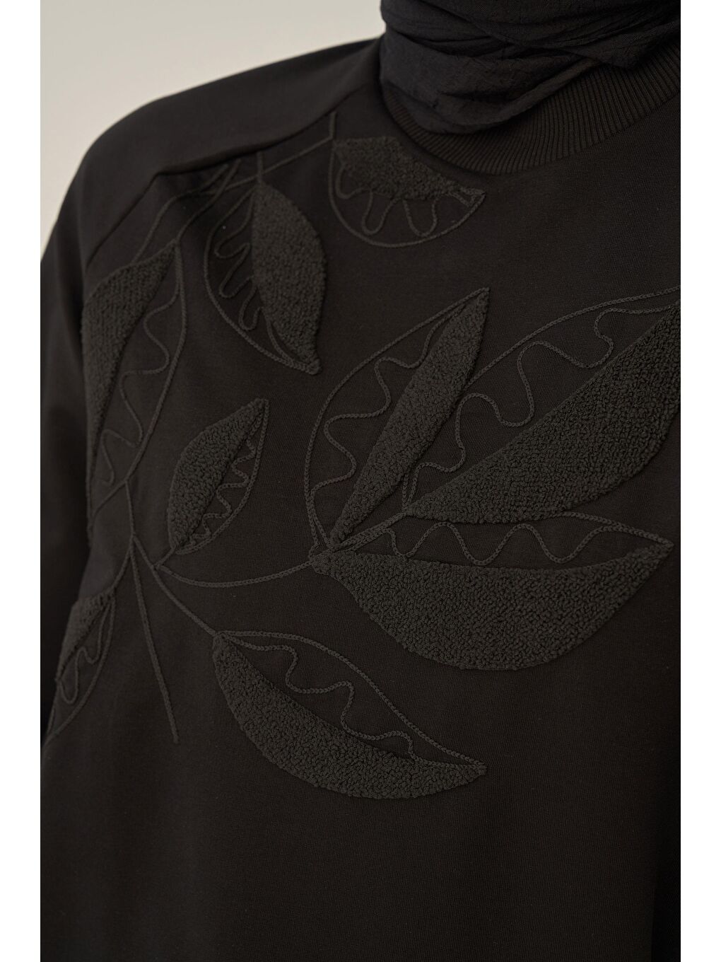 Siyah-Pamuklu Yaprak Desenli Tunik-5