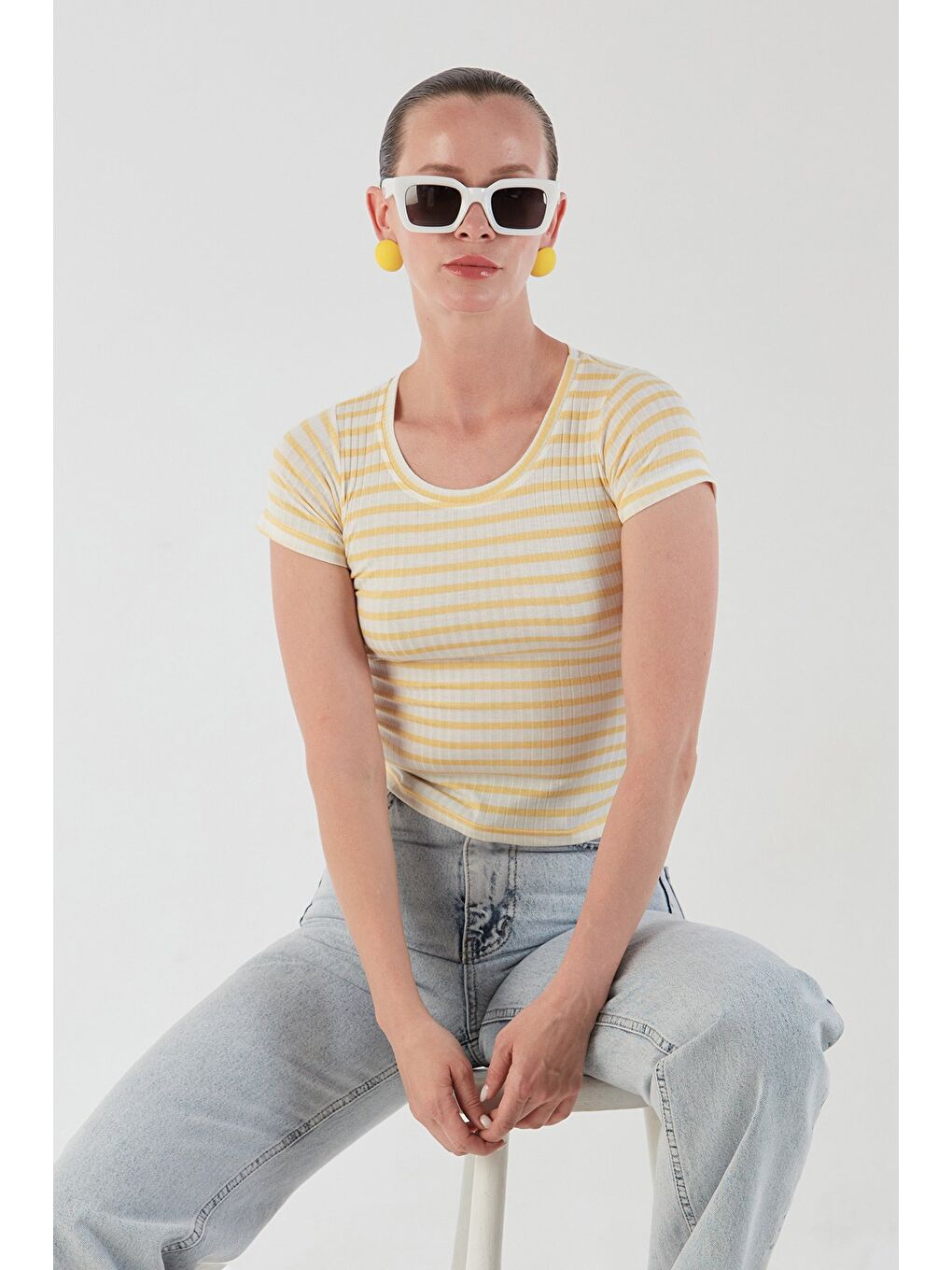 Sarı Çizgili Bisiklet Yaka Tişört