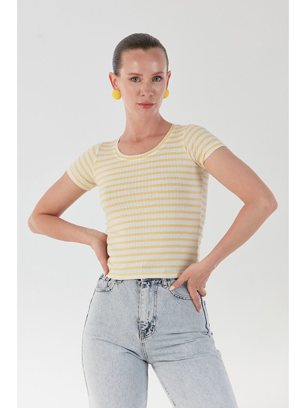 Sarı Çizgili Bisiklet Yaka Tişört-1