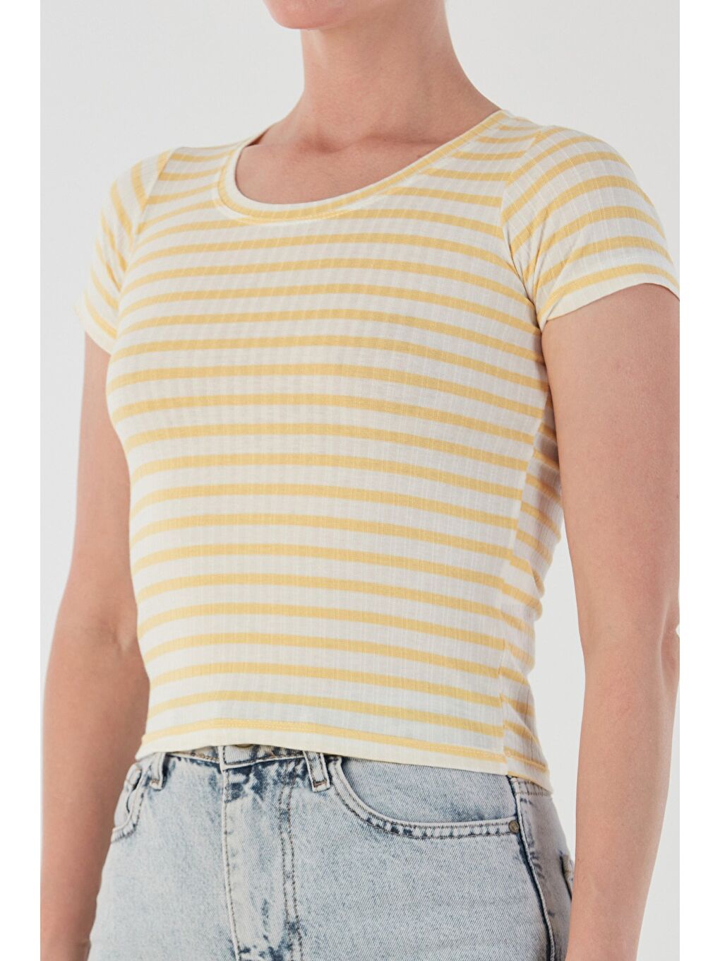 Sarı Çizgili Bisiklet Yaka Tişört-4