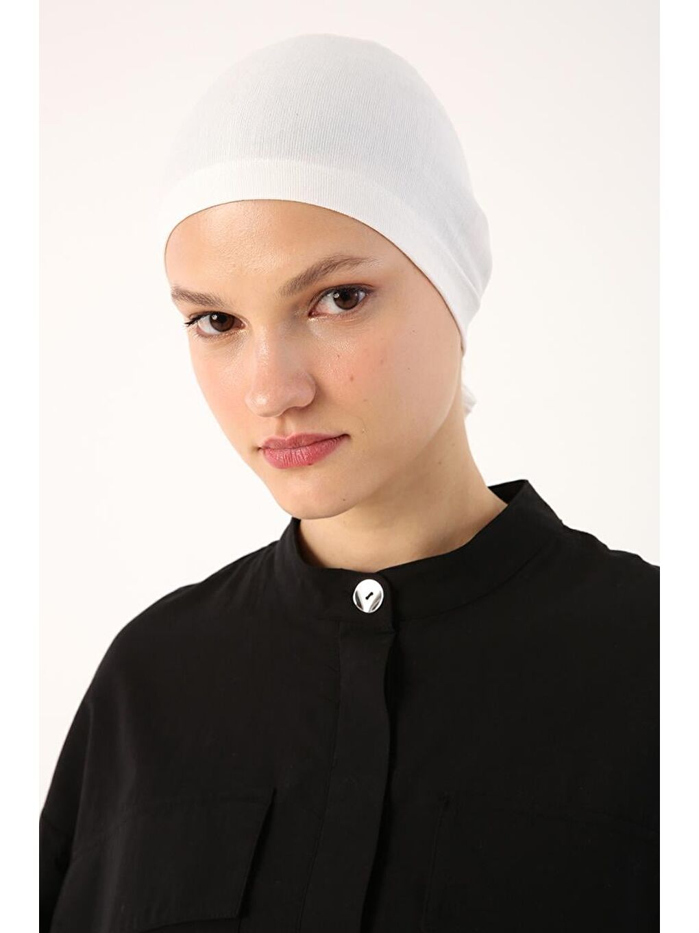 Beyaz Elastanlı Dikişli Bone-1