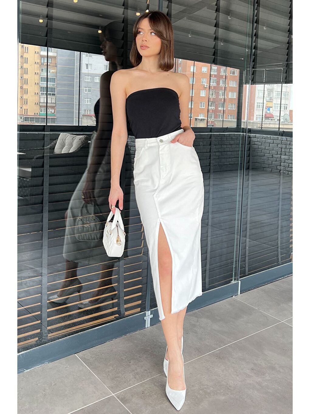 Beyaz Kadın Çift Cepli Yırtmaç Detaylı Jean Etek