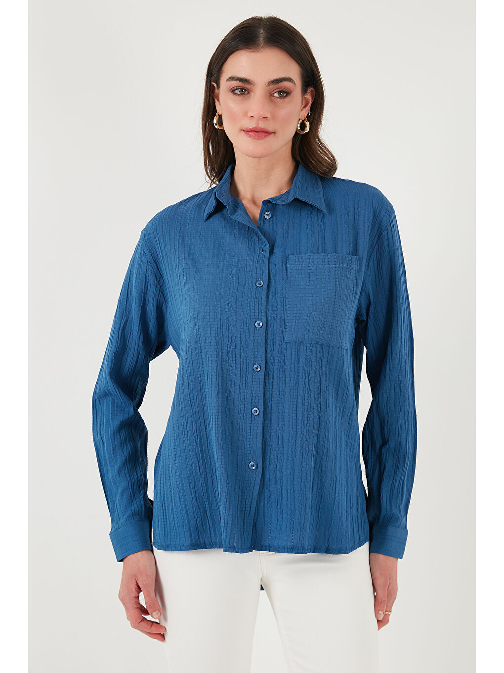 İndigo Regular Fit Tek Cepli Önü Kısa Arkası Uzun Krinkıl Kadın Gömlek 6772752-3