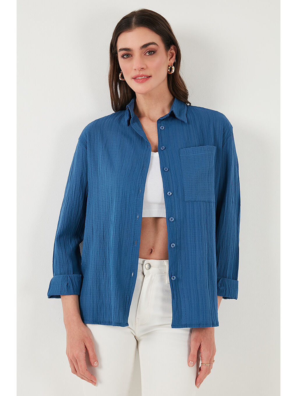 İndigo Regular Fit Tek Cepli Önü Kısa Arkası Uzun Krinkıl Kadın Gömlek 6772752-4