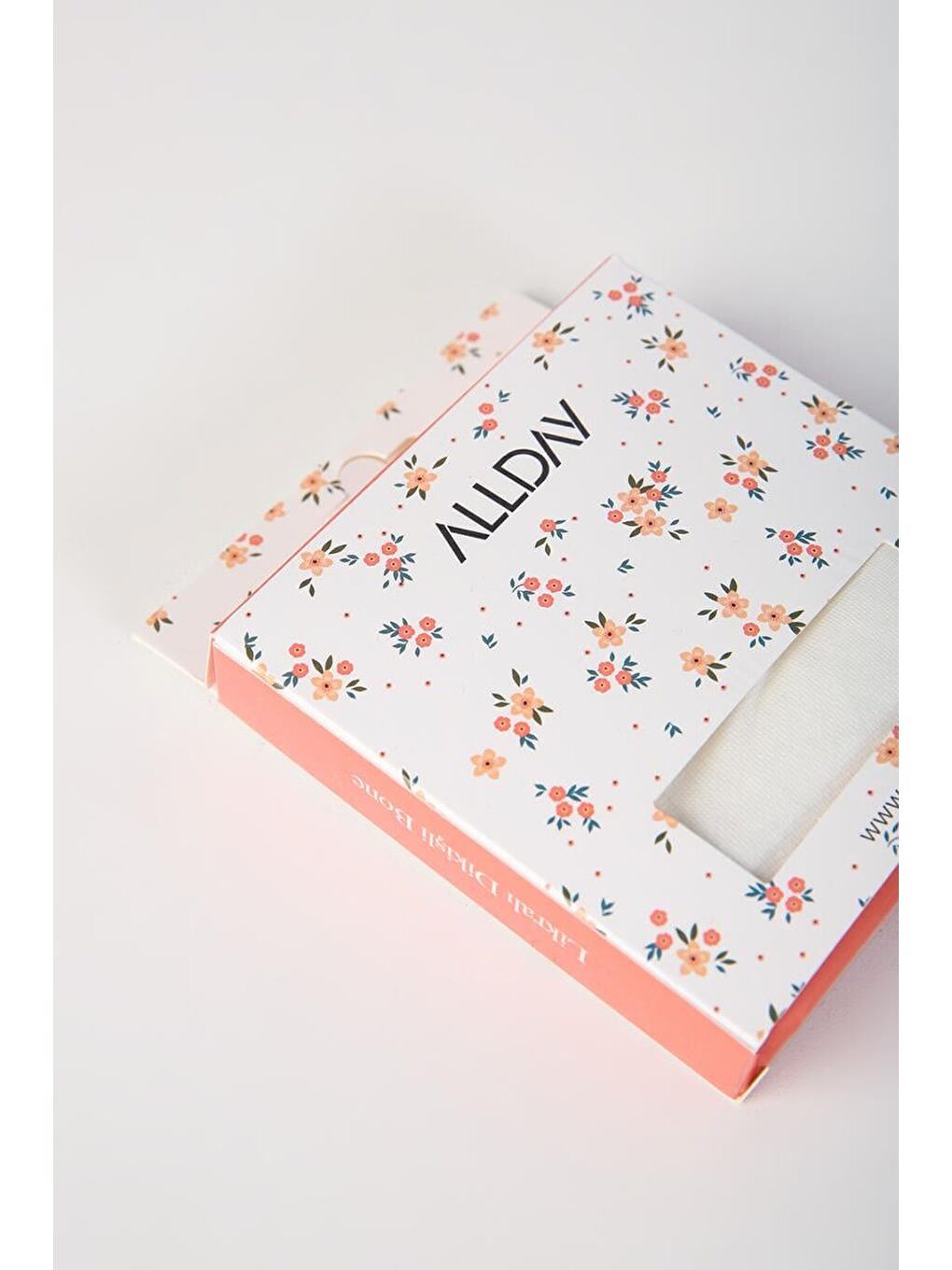 Beyaz Elastanlı Dikişli Bone-4