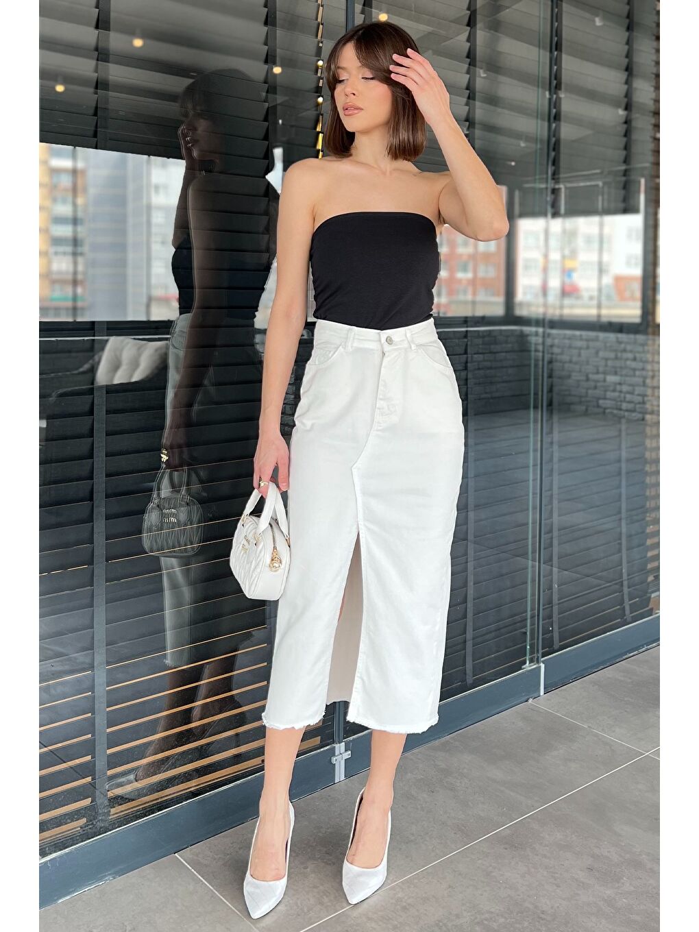 Beyaz Kadın Çift Cepli Yırtmaç Detaylı Jean Etek-1