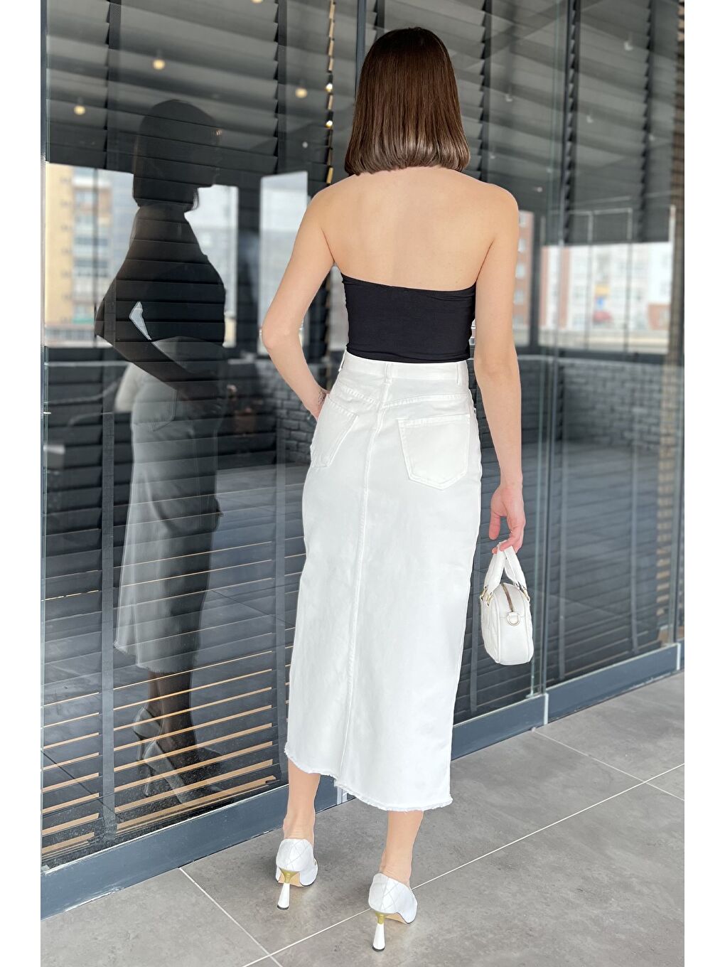 Beyaz Kadın Çift Cepli Yırtmaç Detaylı Jean Etek-2