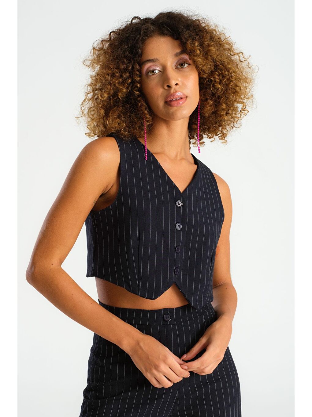 it's basic Lacivert Kadın Lacivert Çizgili Renk Önü Düğmeli Crop Fit Kumaş Yelek - 1