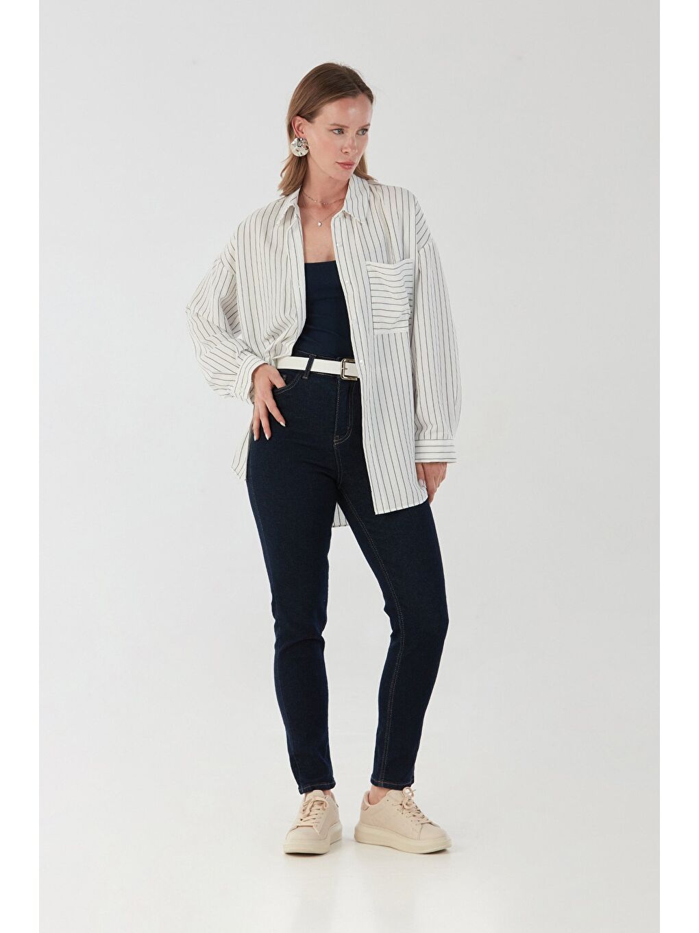 Beyaz Arkası Uzun Çizgili Cepli Gömlek-1