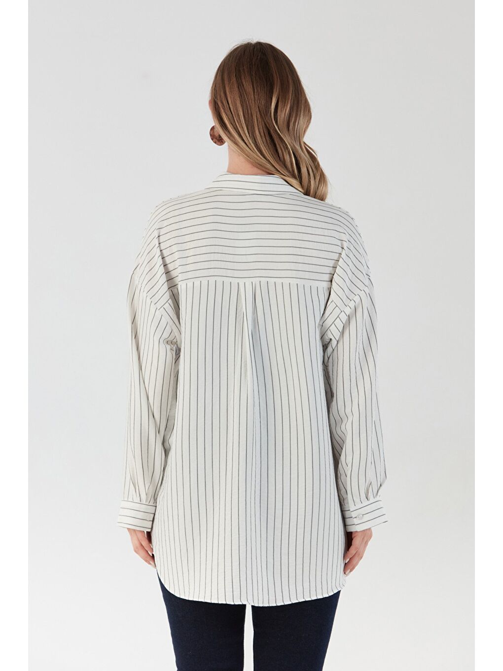 Beyaz Arkası Uzun Çizgili Cepli Gömlek-3