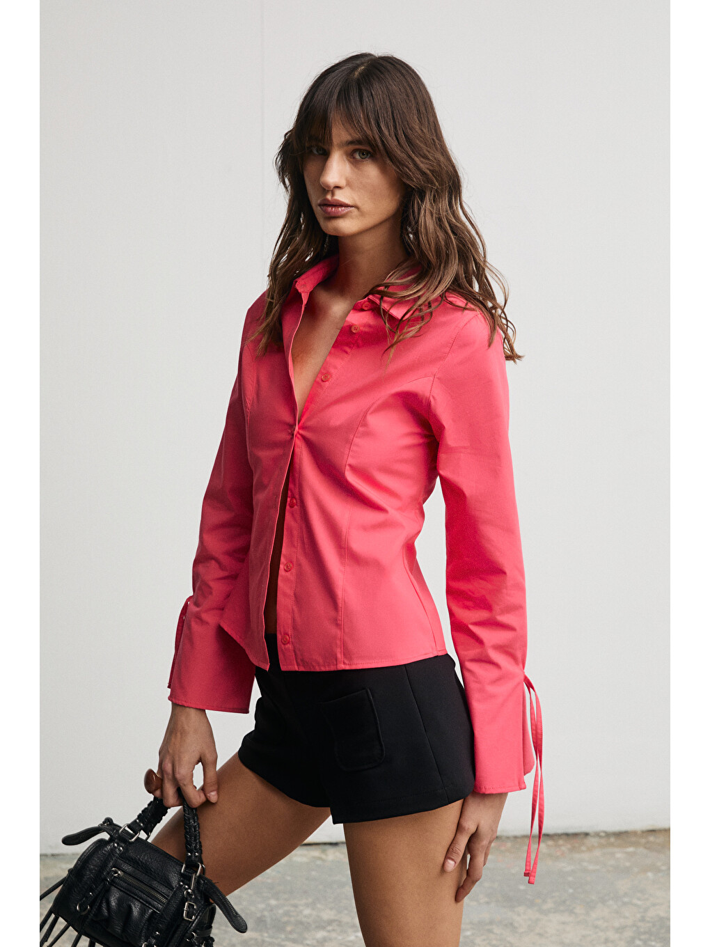 Kırmızı Janeta Kadın Kolları Biye Bağlamalı Slim Fit Vucuda Oturan Beyaz Narçiçeği Gömlek-2