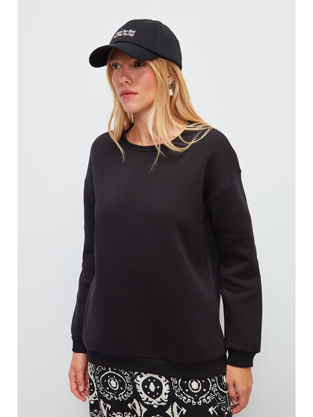 Siyah Bisiklet Yaka Düz Renk Sweatshirt-2