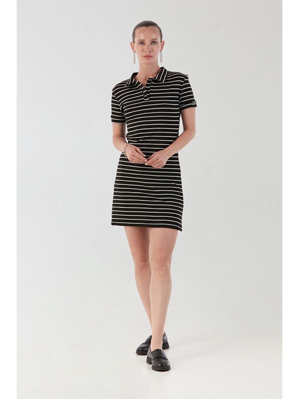 Siyah Polo Yaka Kısa Kol Elbise-1