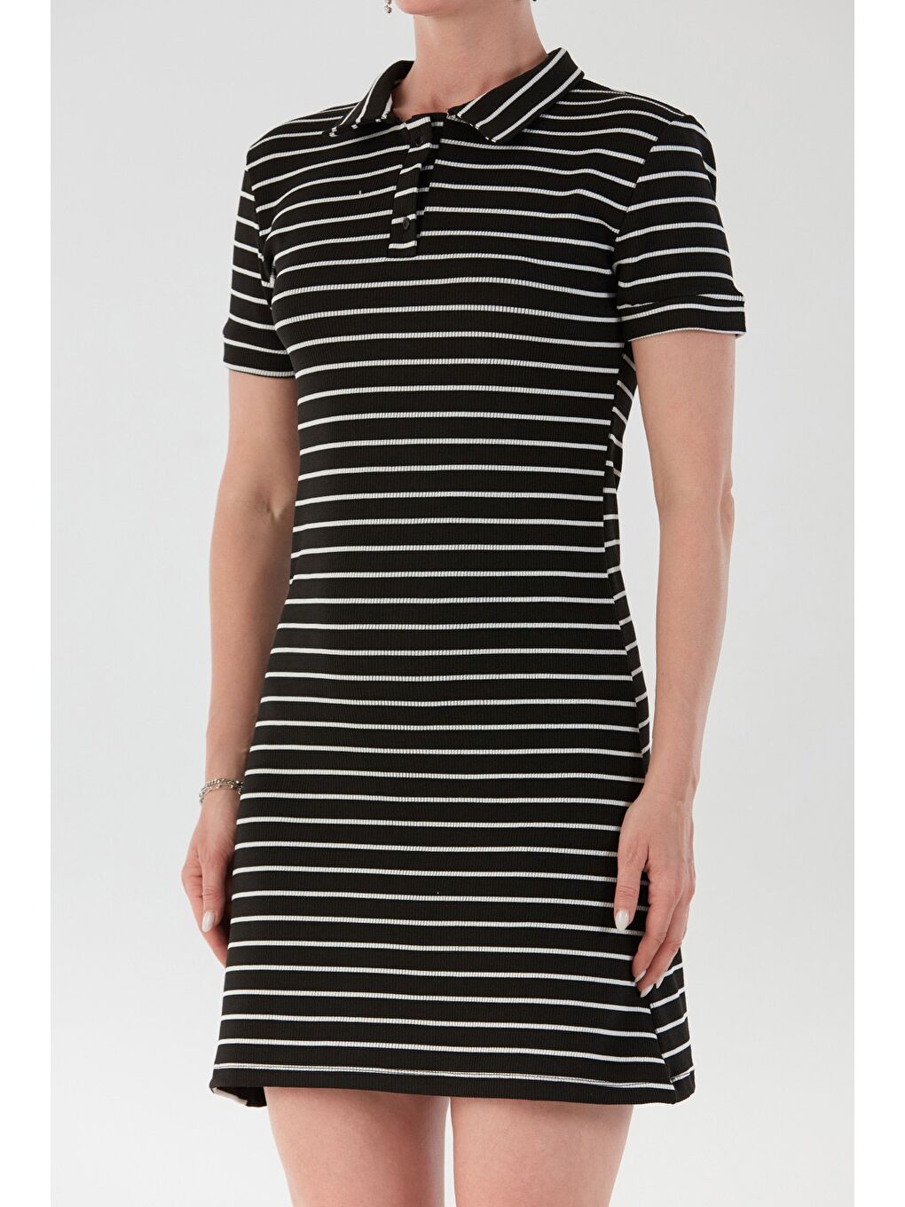 Siyah Polo Yaka Kısa Kol Elbise-4