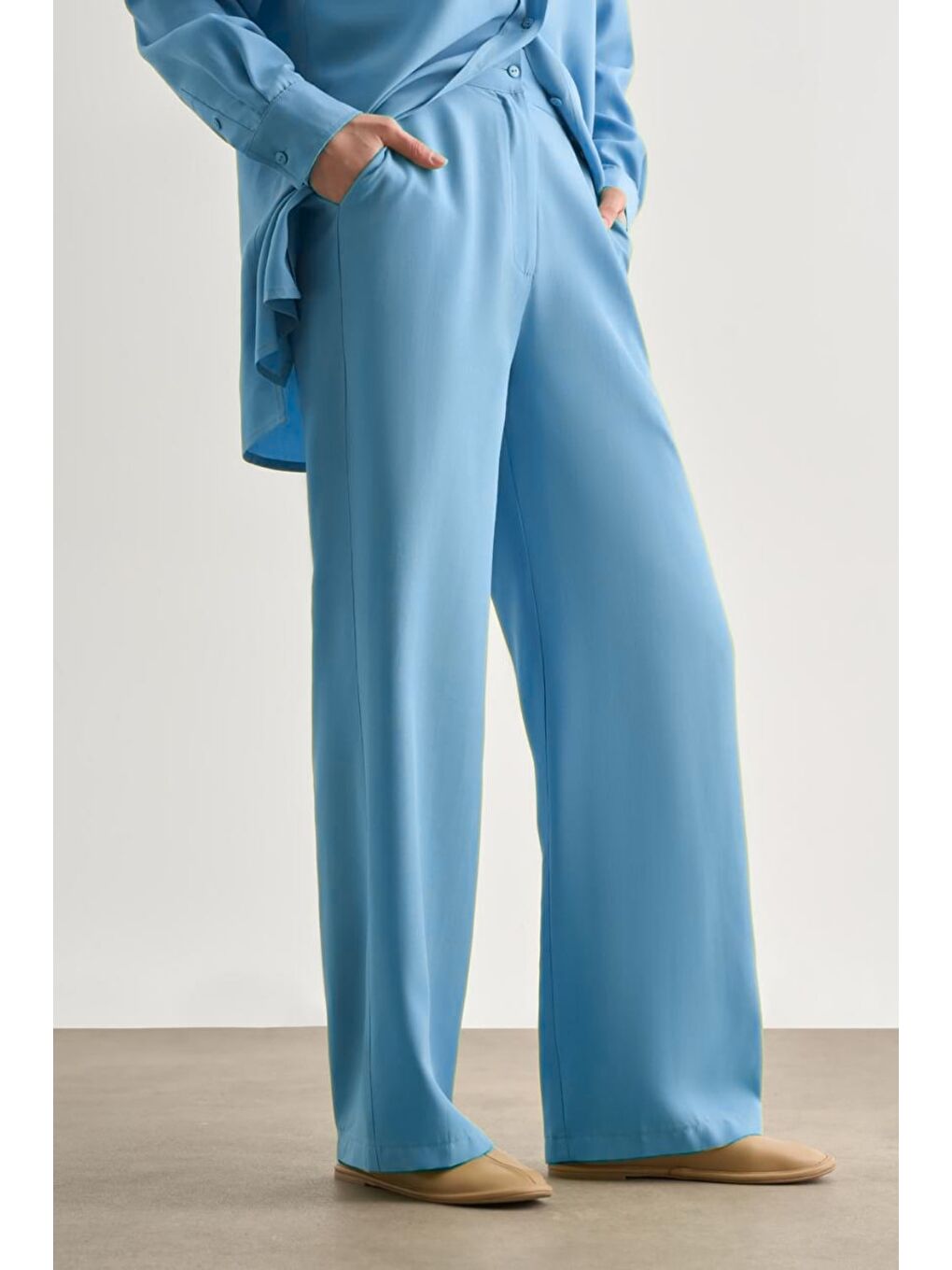 Mavi Kemerli Rahat Kesim Modal Pantolon-1