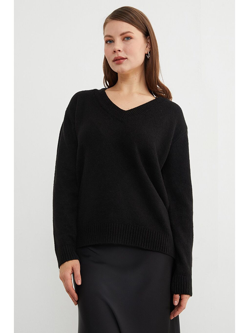 Siyah Basic V Yaka Salaş Kazak