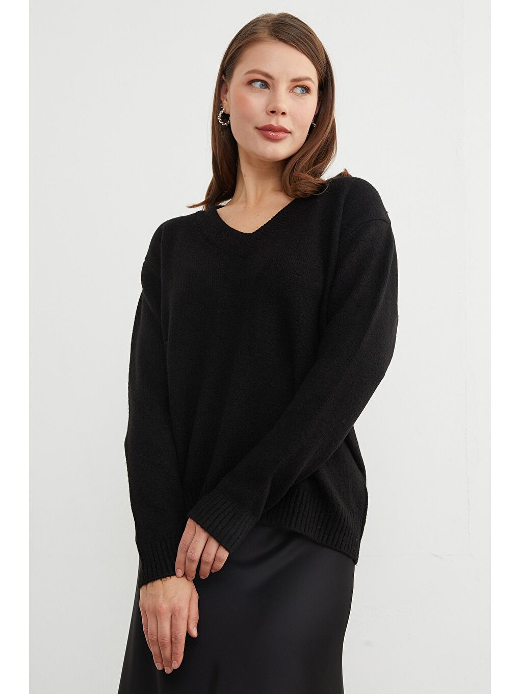 Siyah Basic V Yaka Salaş Kazak-2