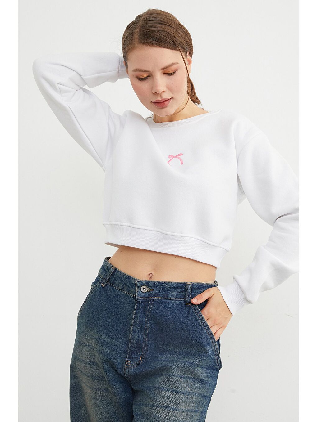 Beyaz 3 İplik Fiyonk Nakışlı Crop Sweatshirt-3