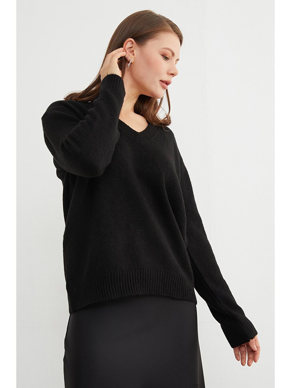 Siyah Basic V Yaka Salaş Kazak-3