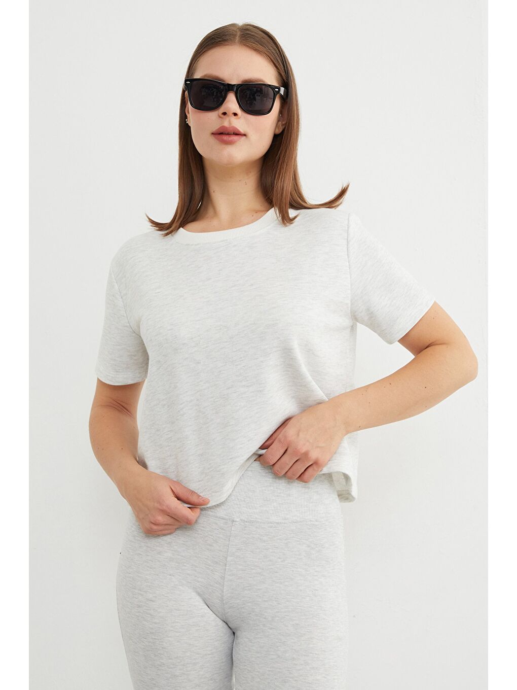 Gri Basic Ribana Yaka Mevsimlik Crop Tişört-1