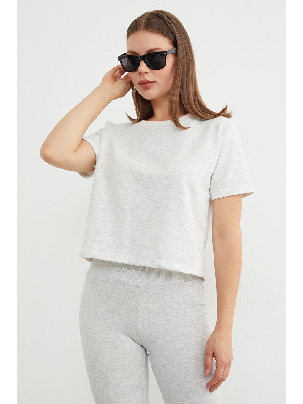 Gri Basic Ribana Yaka Mevsimlik Crop Tişört-2