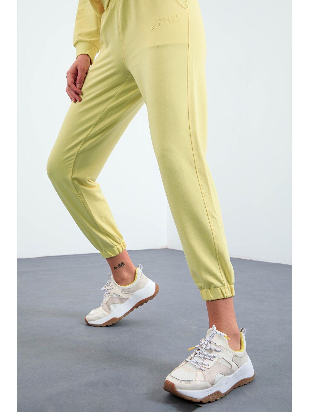 Sarı Limon Bisiklet Yaka Oversize Lastik Paça Kadın Eşofman Takımı - 95287-4