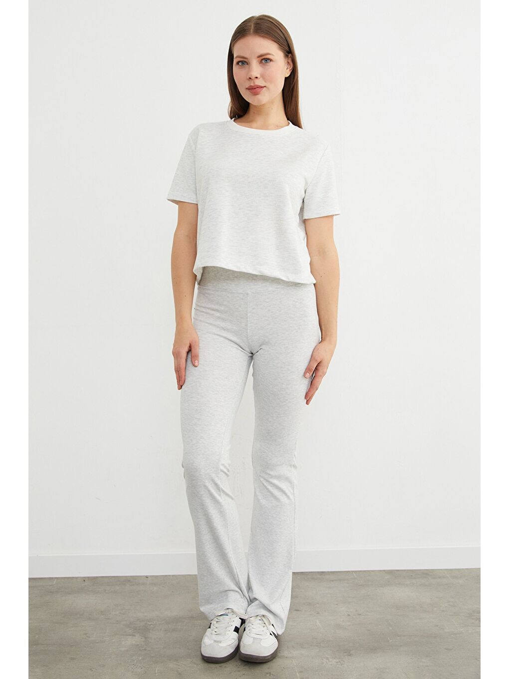 Gri Basic Ribana Yaka Mevsimlik Crop Tişört-3