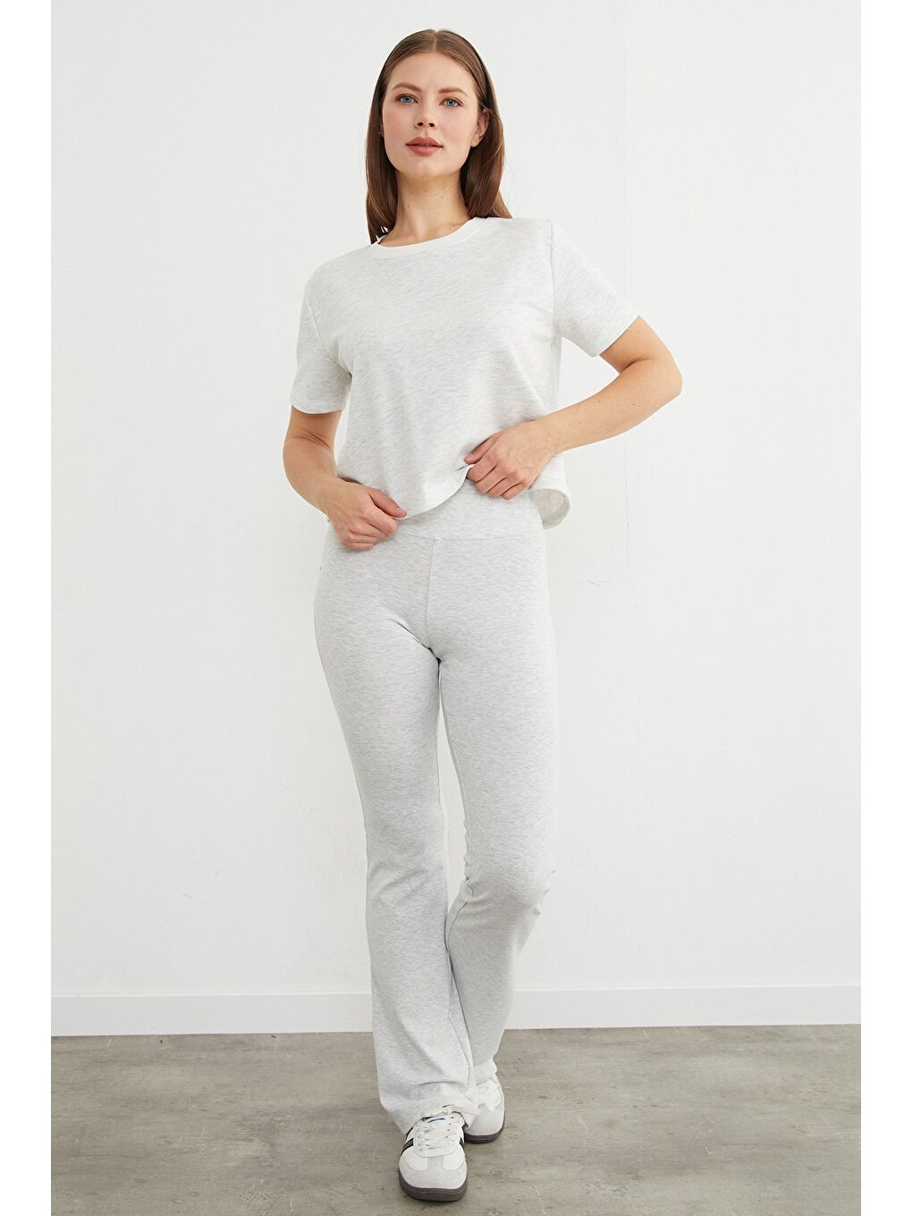 Gri Basic Ribana Yaka Mevsimlik Crop Tişört-4