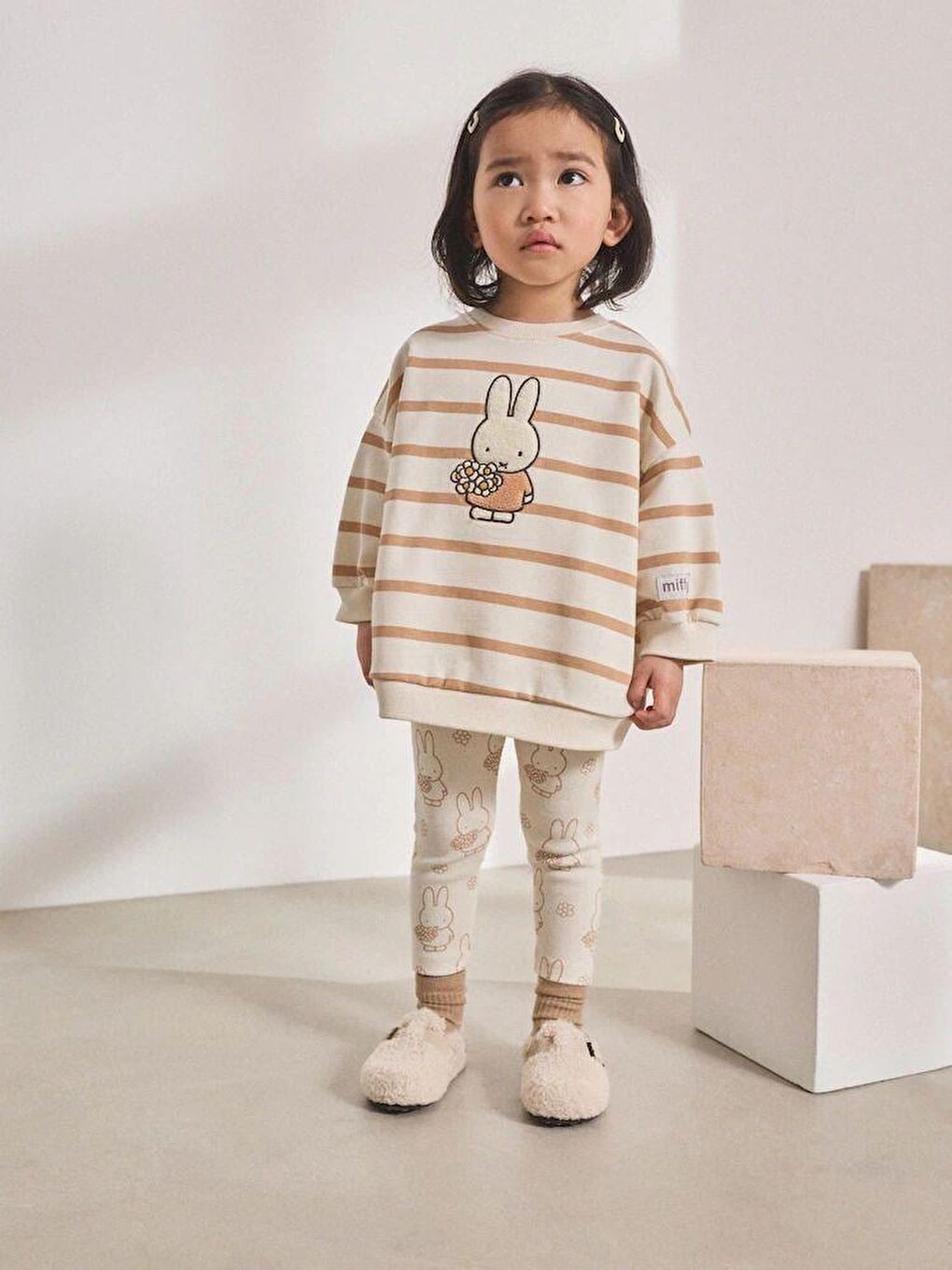 Karışık Kız Çocuk Pamuklu Bej Çizgili Tavşan Baskılı Sweatshirt Ve Tavşan Desenli Tayt Takım