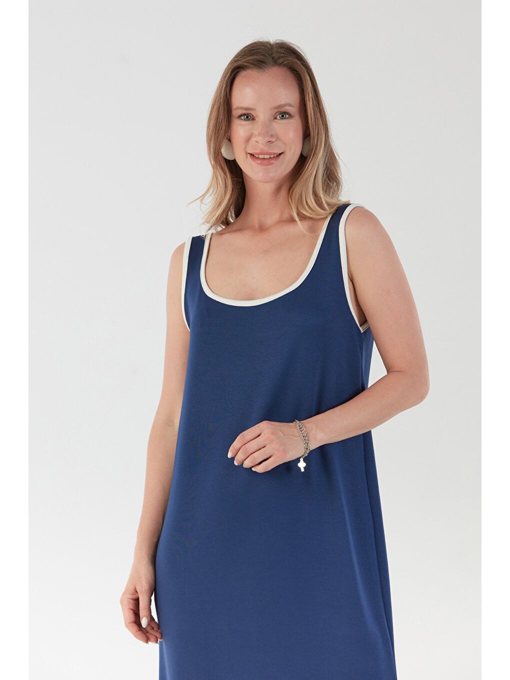 Lacivert Yanı Yırtmaçlı Askılı Elbise-2