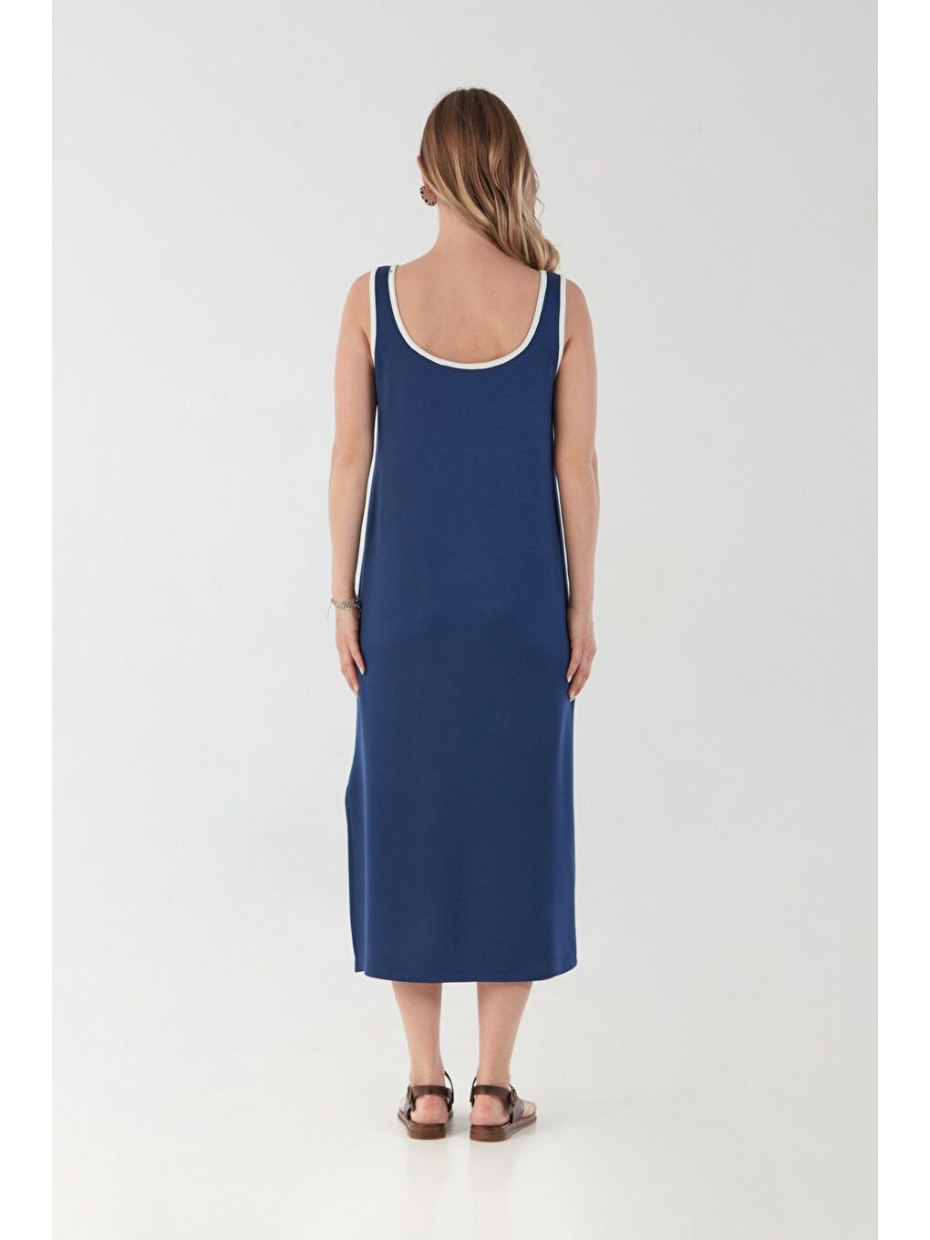 Lacivert Yanı Yırtmaçlı Askılı Elbise-3