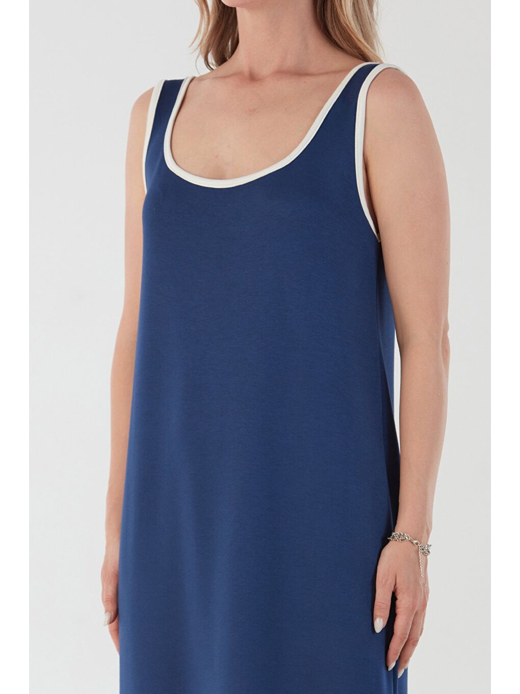 Lacivert Yanı Yırtmaçlı Askılı Elbise-4