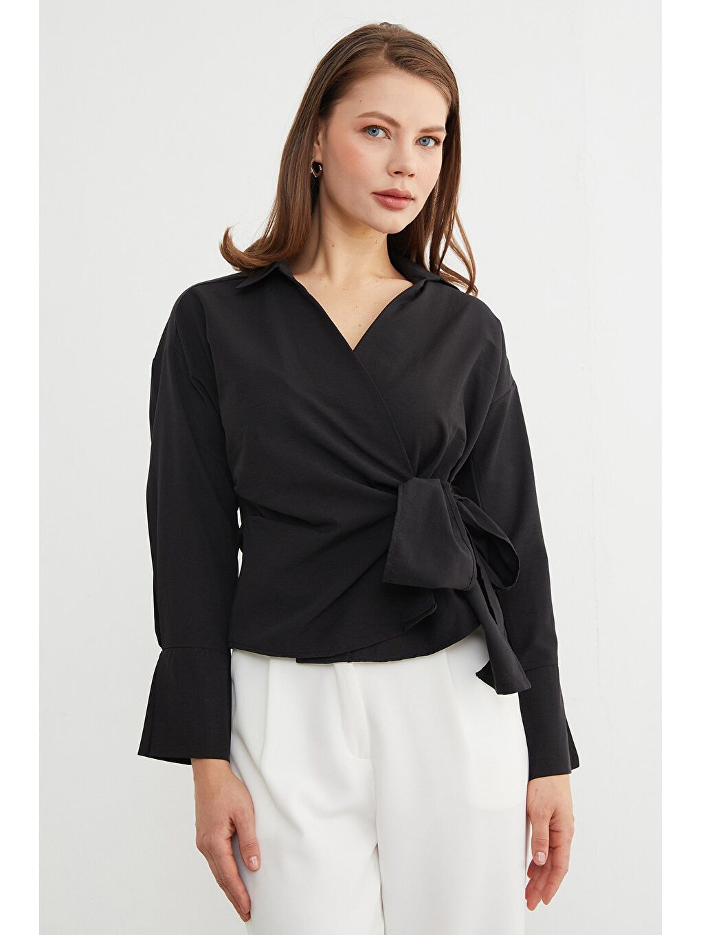 Siyah Basic Kruvaze Bağlamalı Gömlek-2