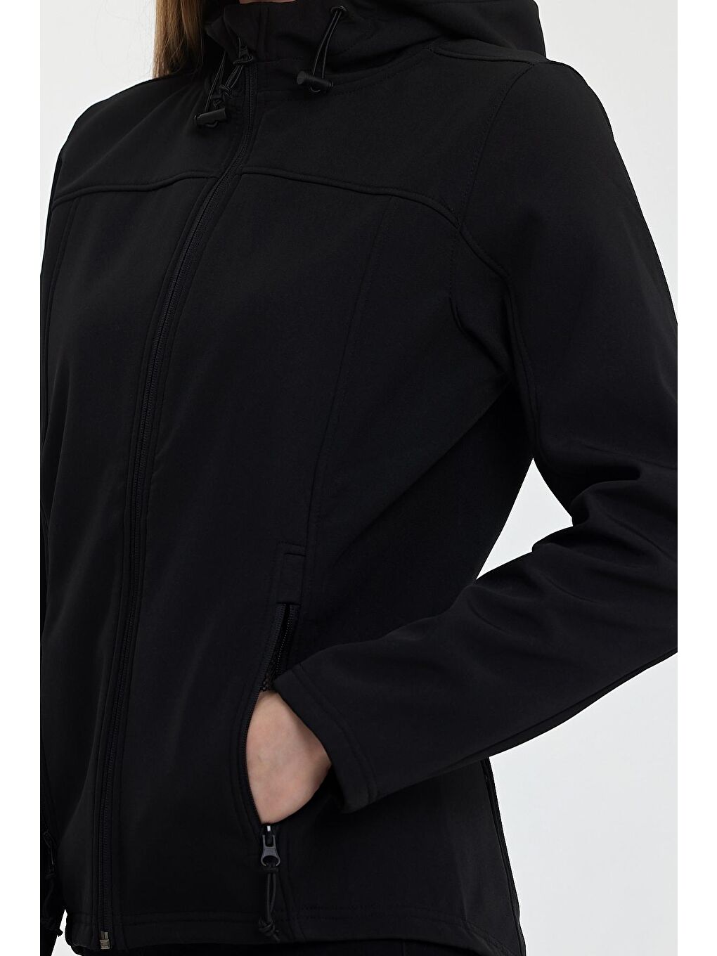 Siyah Kadın Softshell Fermuarlı Kapuşonlu Mont-4