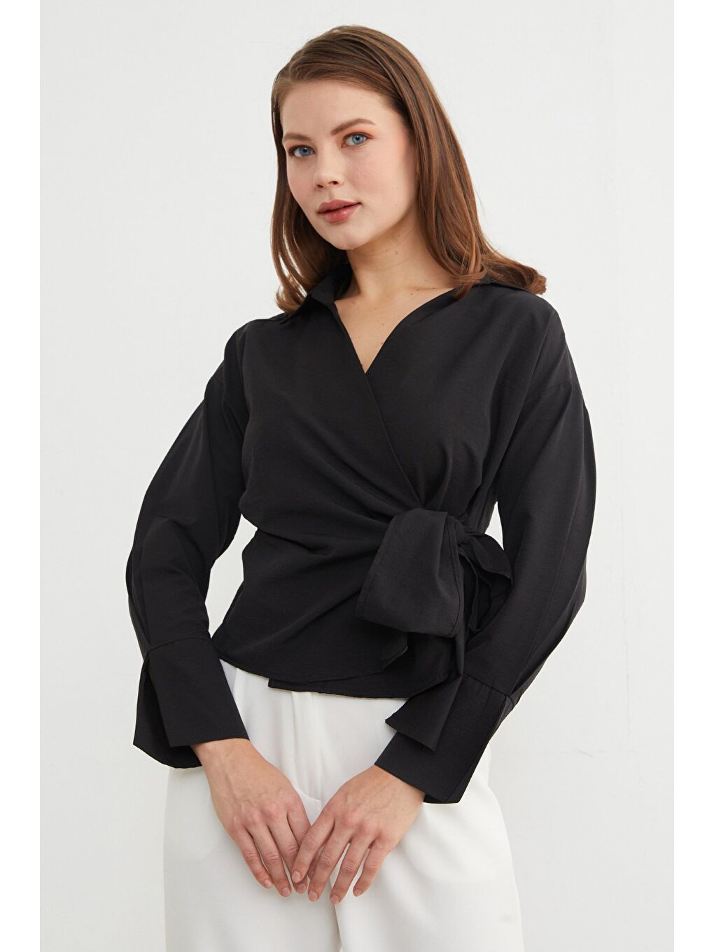 Siyah Basic Kruvaze Bağlamalı Gömlek-4