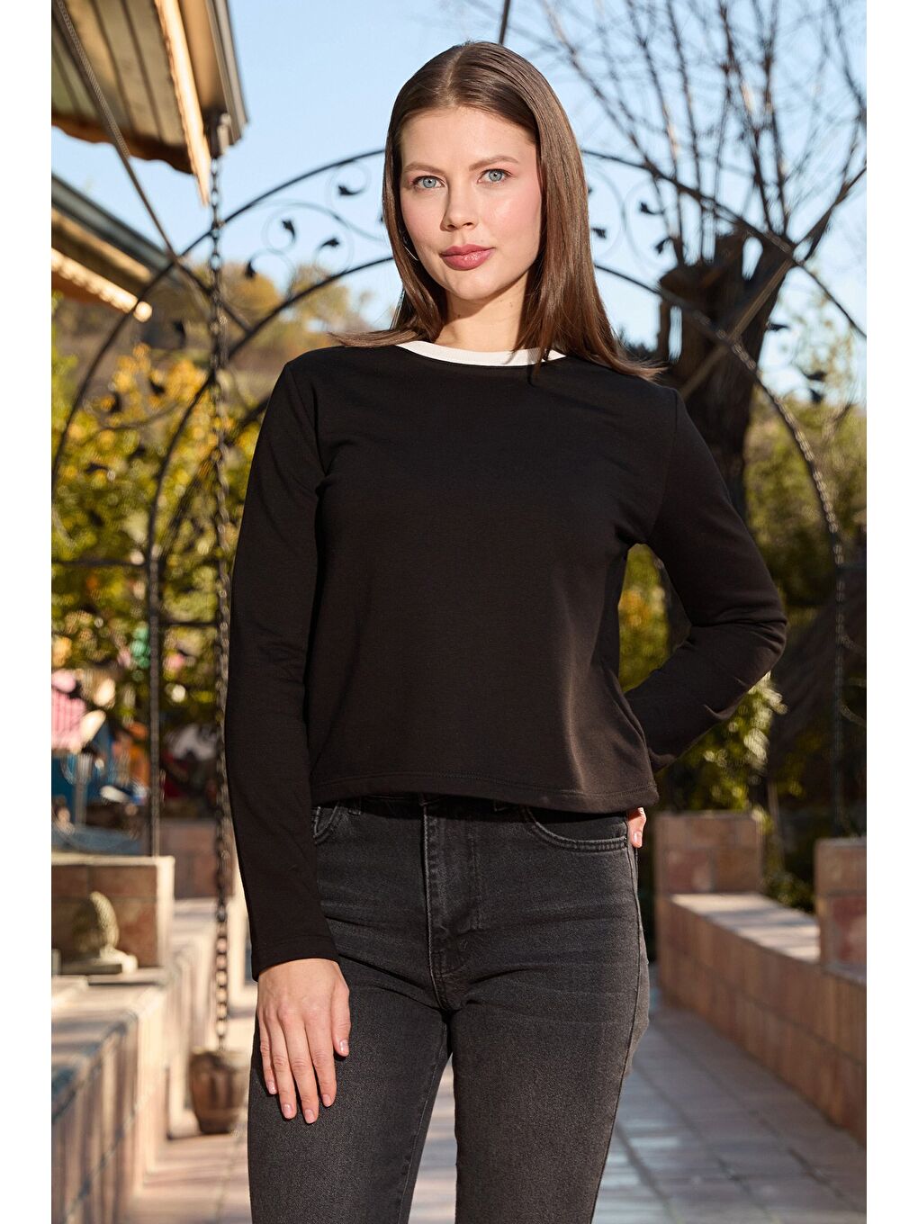 Siyah 3 İplik Şardonsuz Yakası Ribanalı Sweatshirt