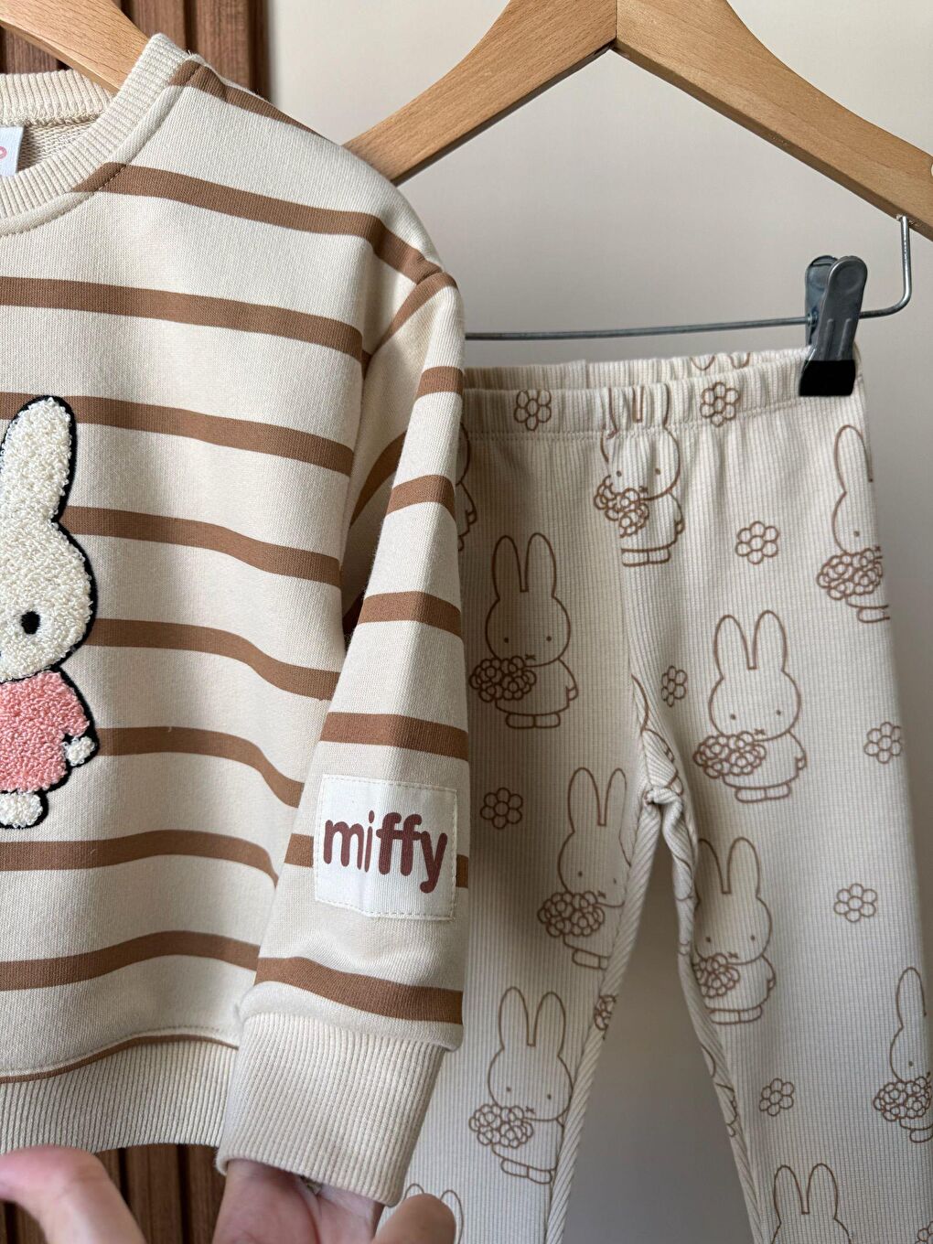 Karışık Kız Çocuk Pamuklu Bej Çizgili Tavşan Baskılı Sweatshirt Ve Tavşan Desenli Tayt Takım-6