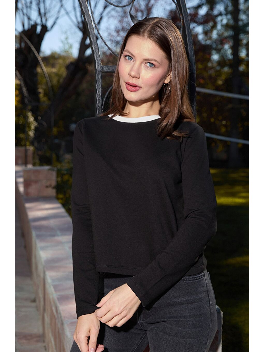 Siyah 3 İplik Şardonsuz Yakası Ribanalı Sweatshirt-2