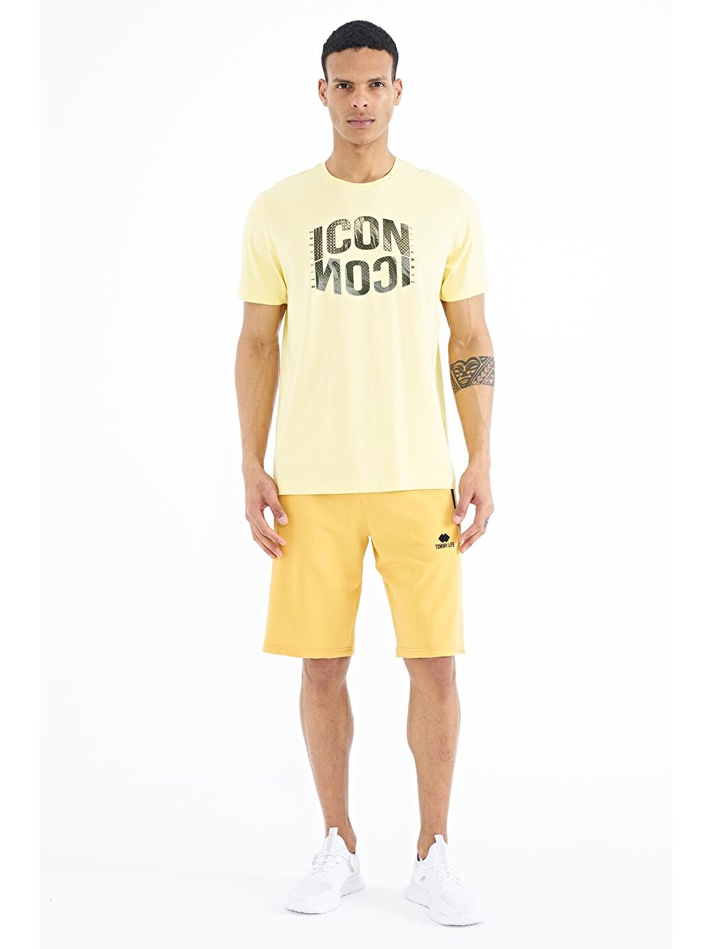 Sarı Yazı Baskılı O Yaka Standart Kalıp Erkek Tişört - 88174-1