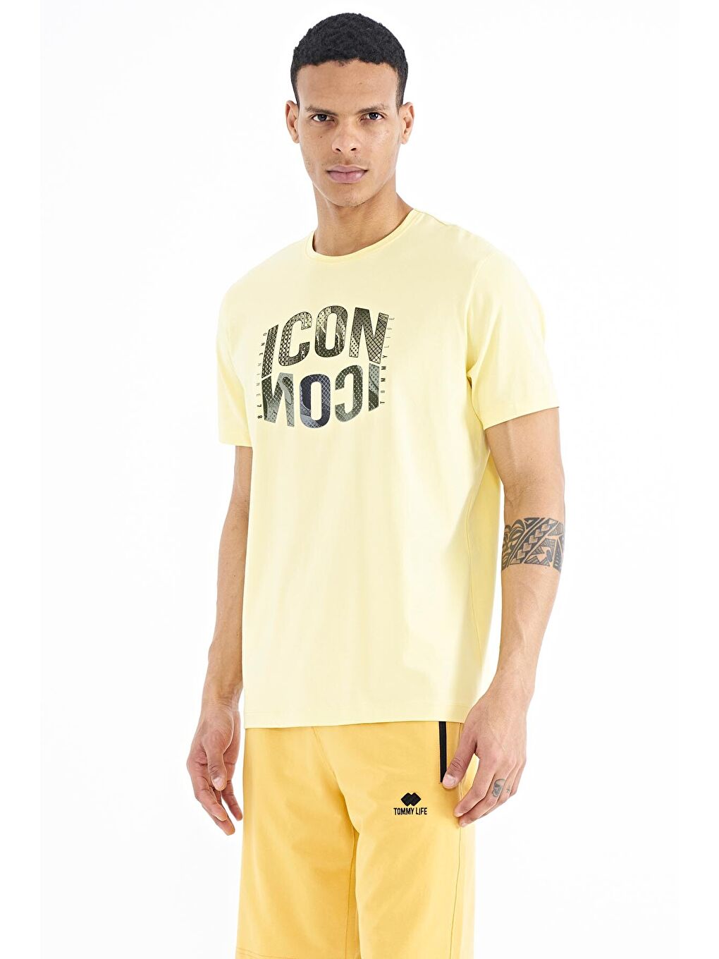 Sarı Yazı Baskılı O Yaka Standart Kalıp Erkek Tişört - 88174-3