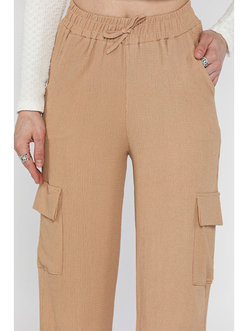 Bej Kadın Bel Lastikli Bol Paça Kargo Cep Pantolon-3