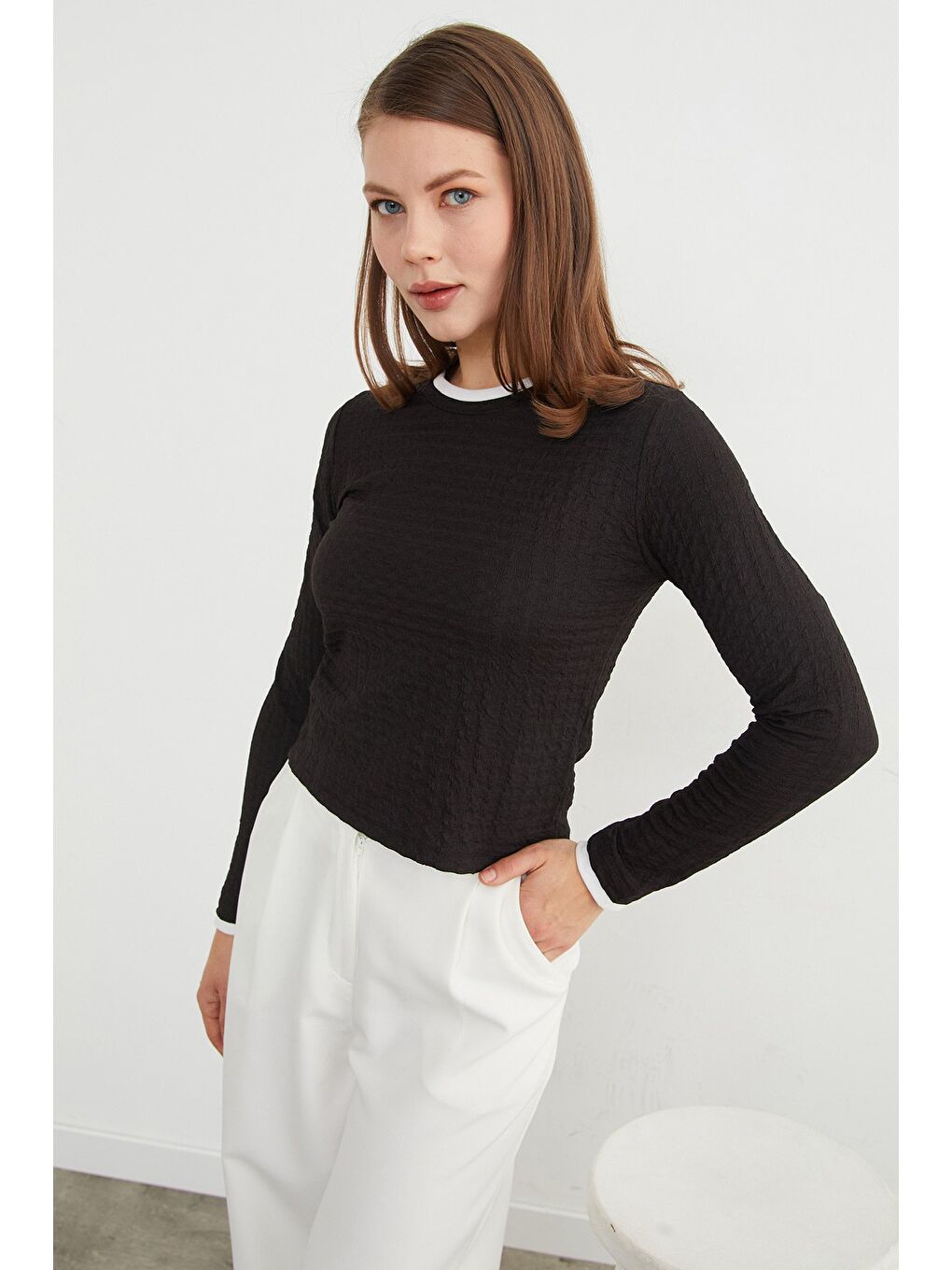 Siyah Bürümcük Kumaş Biyeli Bluz