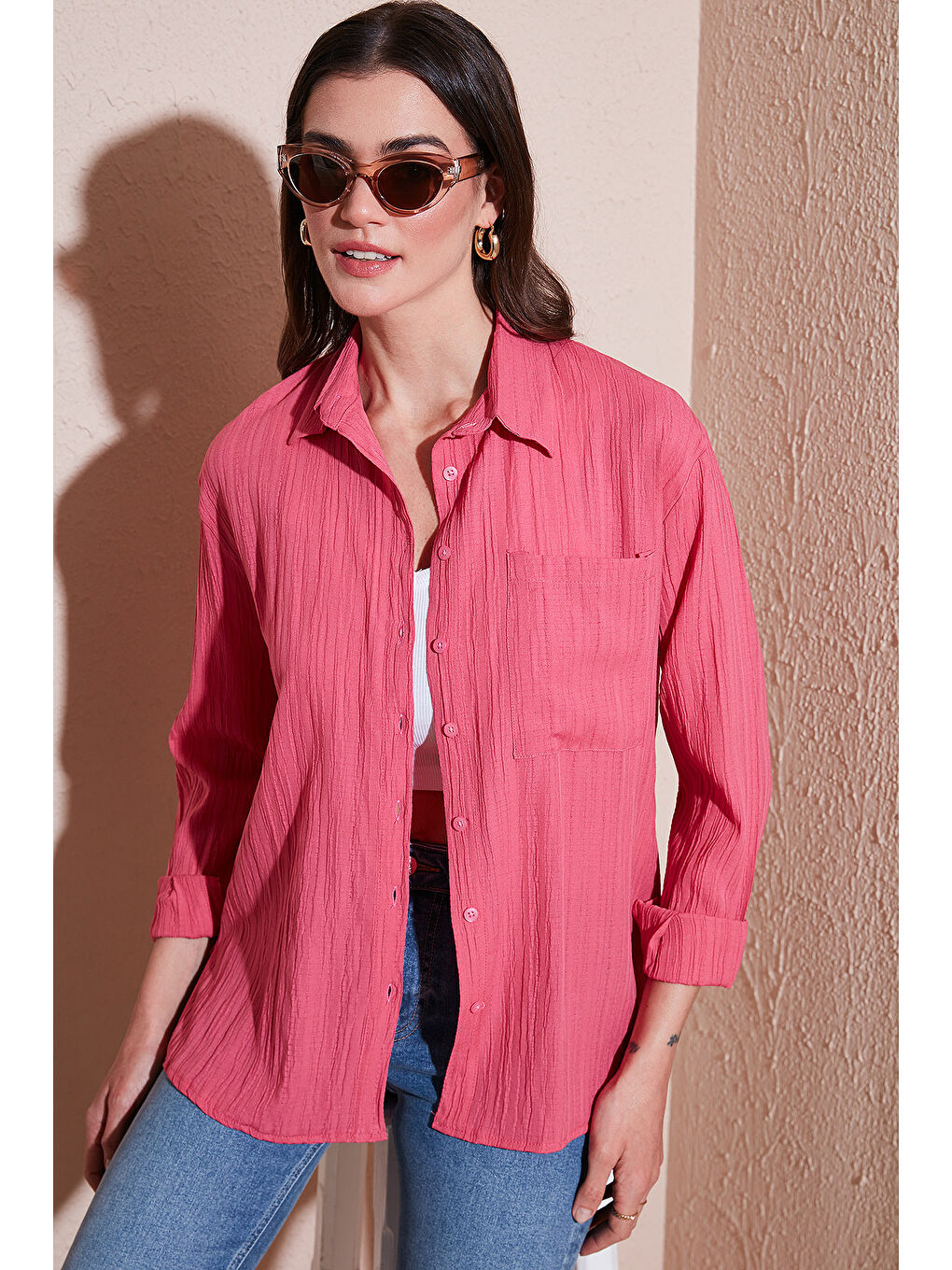 Fuşya Regular Fit Tek Cepli Önü Kısa Arkası Uzun Krinkıl Kadın Gömlek 6772752