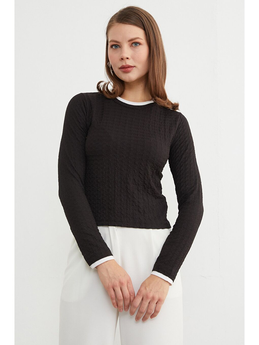 Siyah Bürümcük Kumaş Biyeli Bluz-2