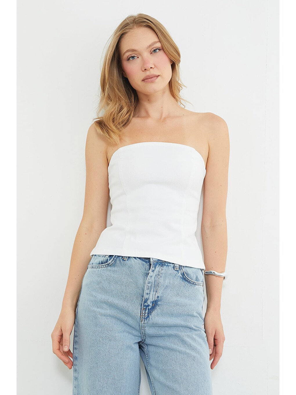 Beyaz Straplez Fermuarlı Peplum Bluz-1