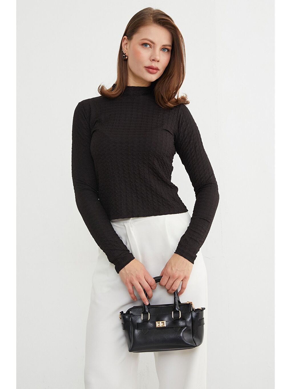 Siyah Dik Yaka Bürümcük Kumaş Bluz