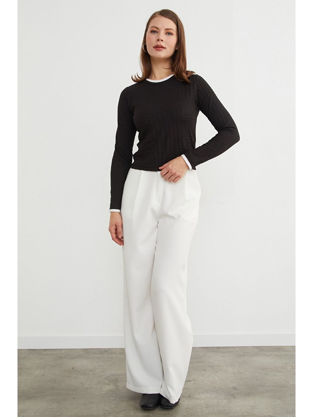 Siyah Bürümcük Kumaş Biyeli Bluz-3