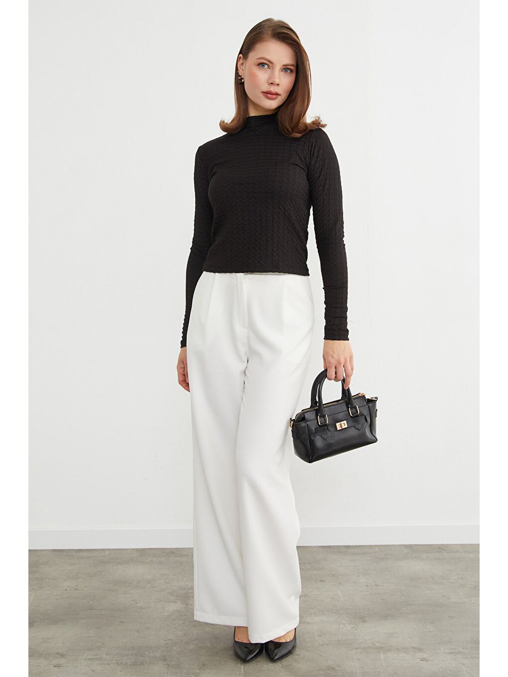 Siyah Dik Yaka Bürümcük Kumaş Bluz-1