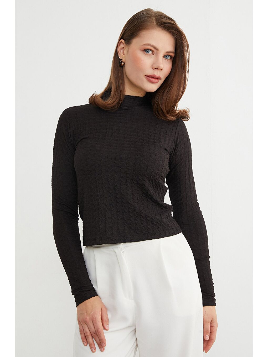 Siyah Dik Yaka Bürümcük Kumaş Bluz-2