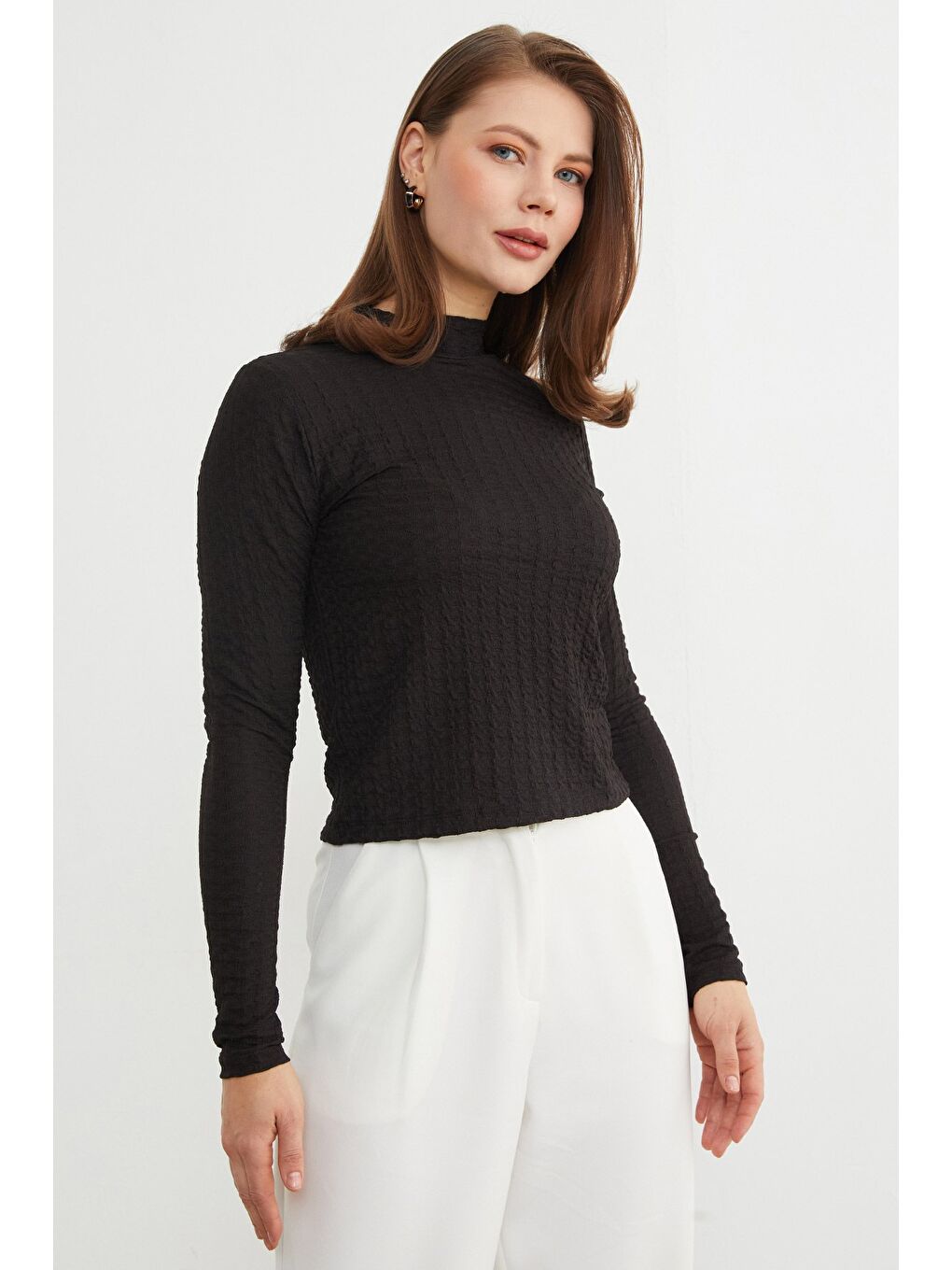 Siyah Dik Yaka Bürümcük Kumaş Bluz-4